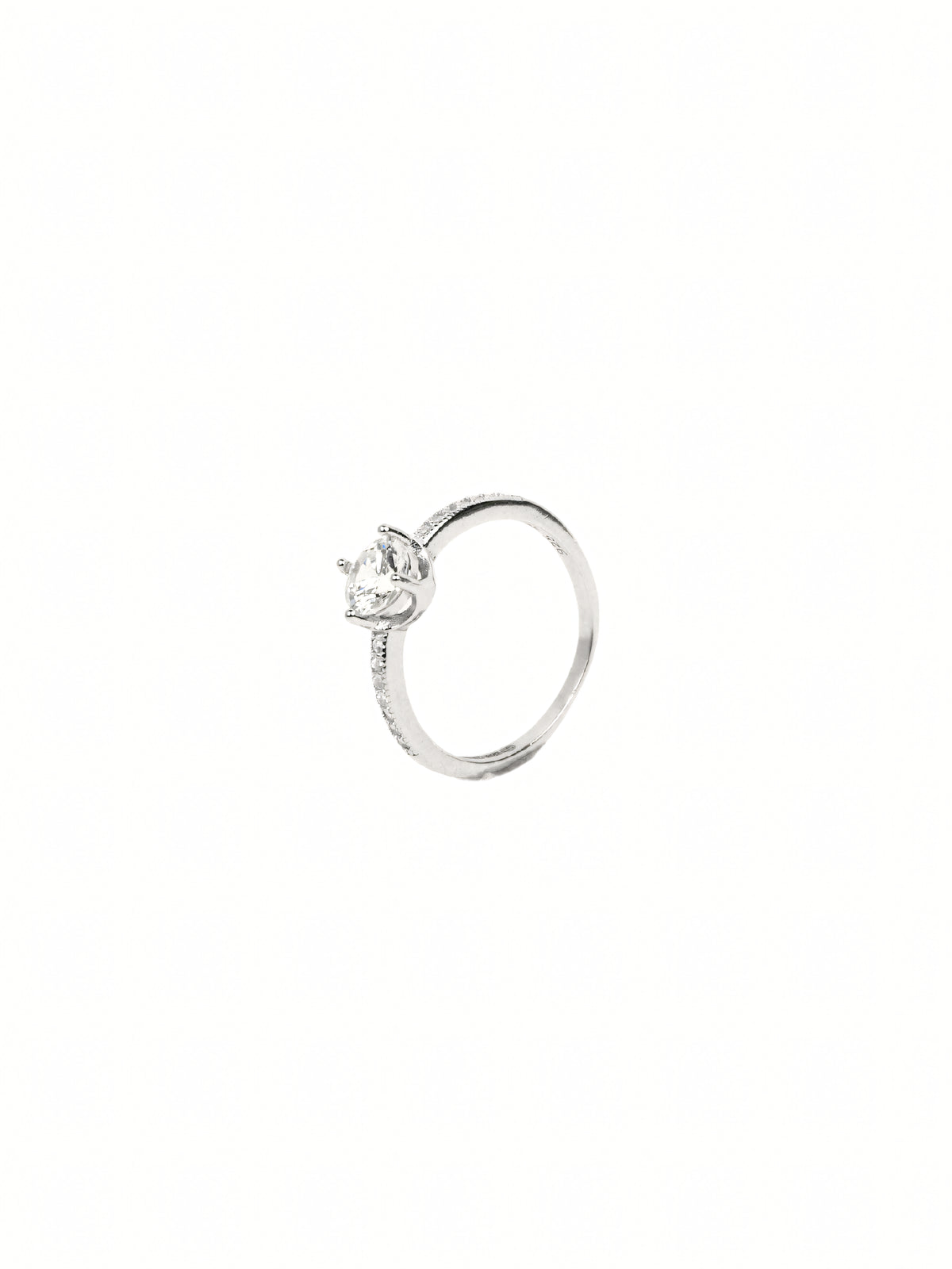 Janvi Pavé Ring