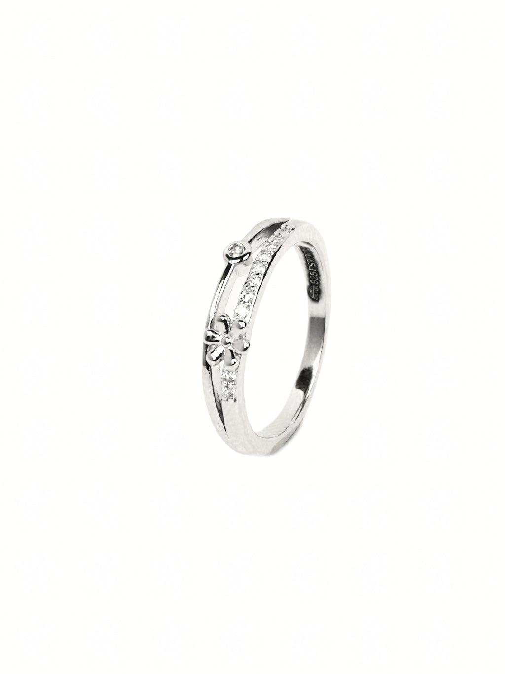 Mila Pavé Ring